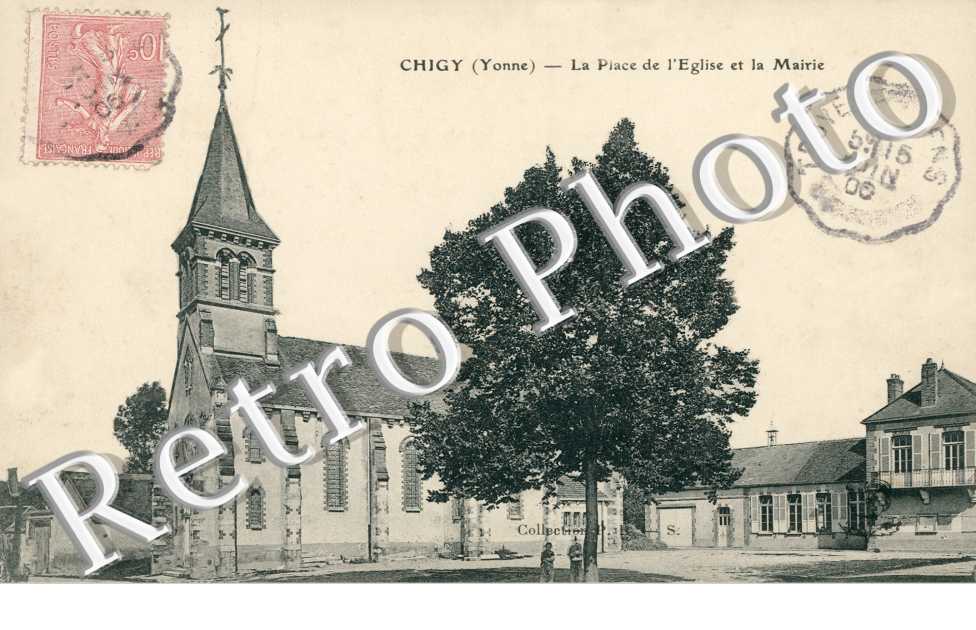 la Place de l'Eglise et la Mairie