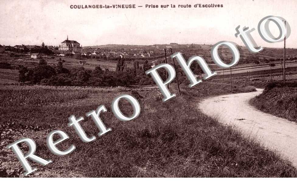 Vue prise sur la Route d'Escolives