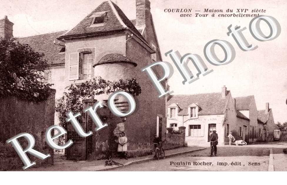 Maison du XVIeme siecle avec une Tour a encorbellement