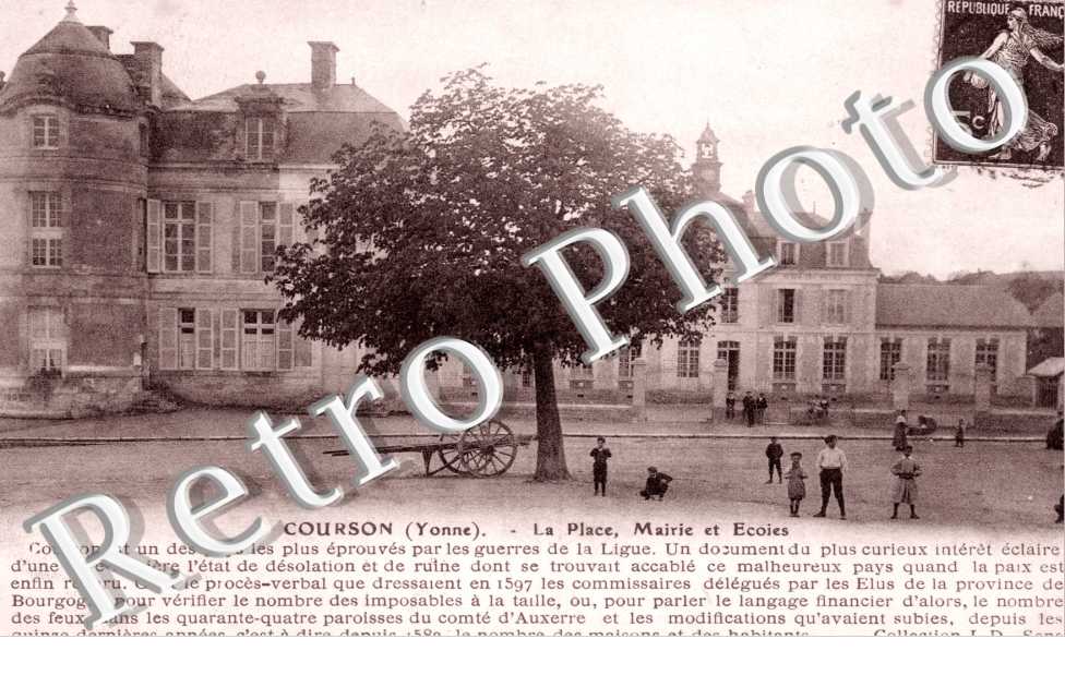 la Place, Mairie et Ecole