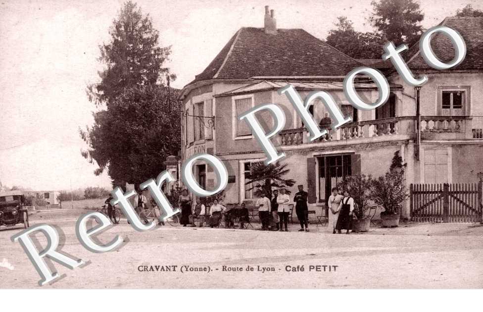 Route de Lyon, Cafe Petit