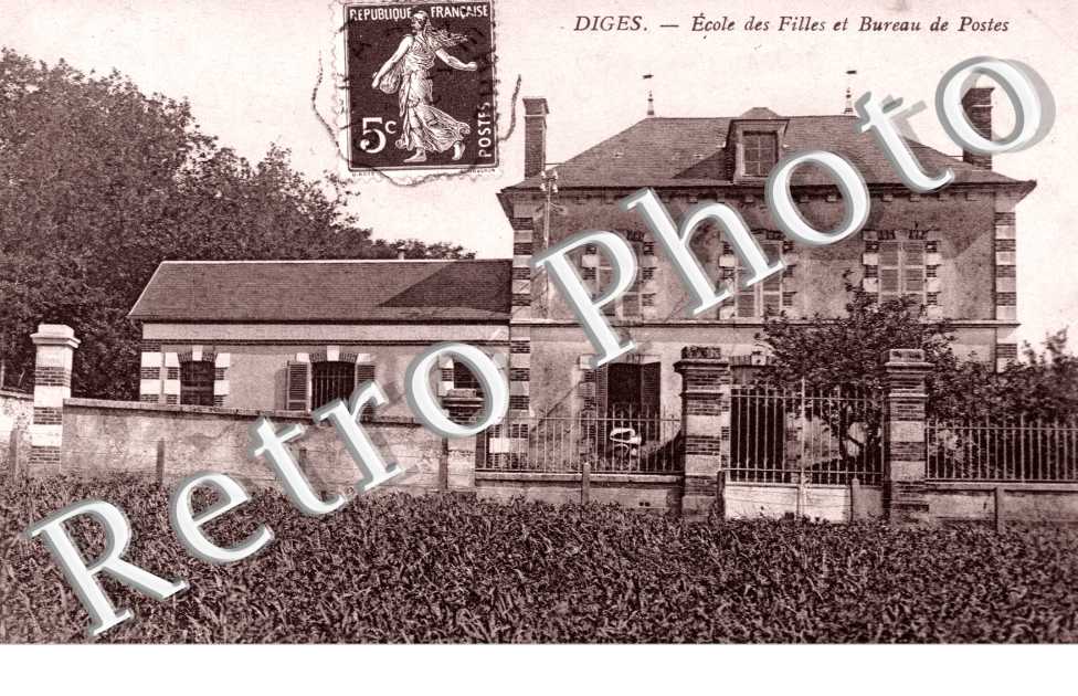 Ecole des filles et bureau de poste