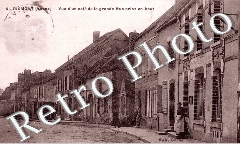 vue d'un cote de la Grande Rue prise en haut