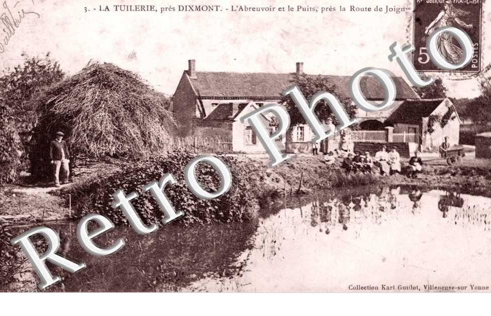 la Tuilerie, l'Abreuvoir et le Puits pres de la Route de Joigny