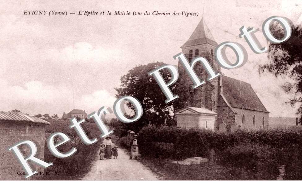 l'Eglise et la Mairie, Vue depuis le Chemin des Vignes
