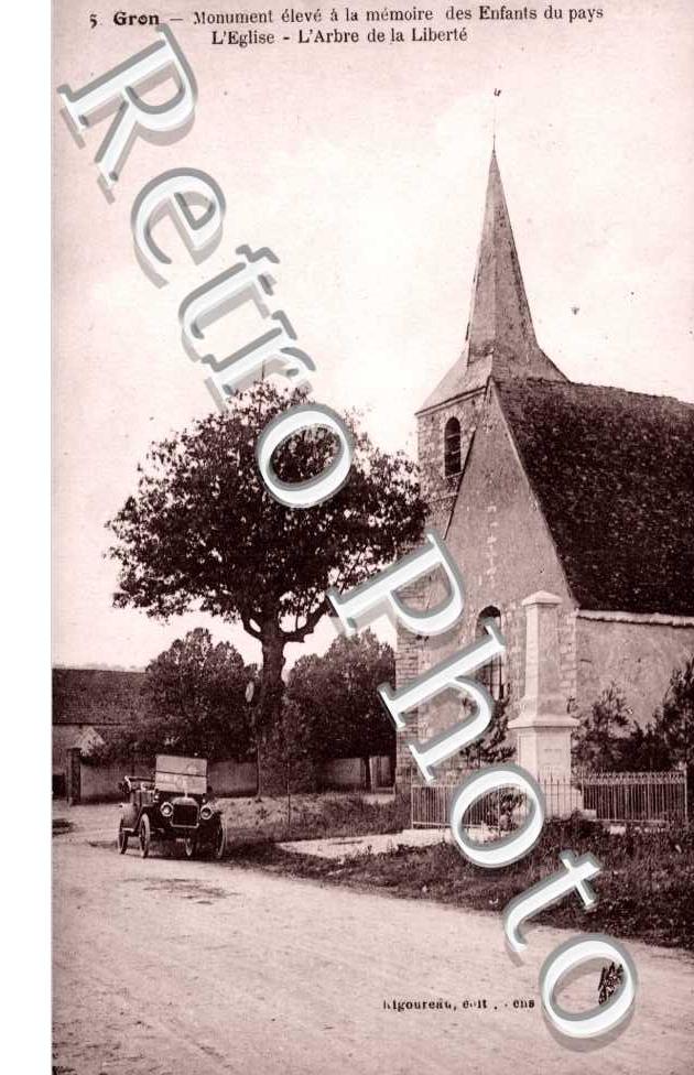 Monument eleve a la Memoire des Enfants du Pays, l'Eglise et l'Arbre de la Liberte