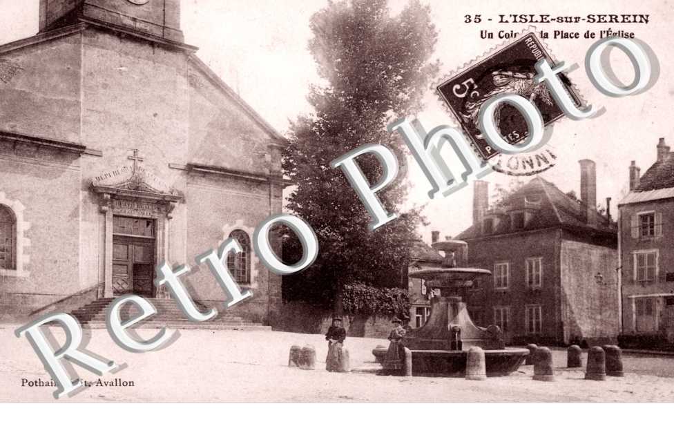 Un Coin de la Place de l'Eglise
