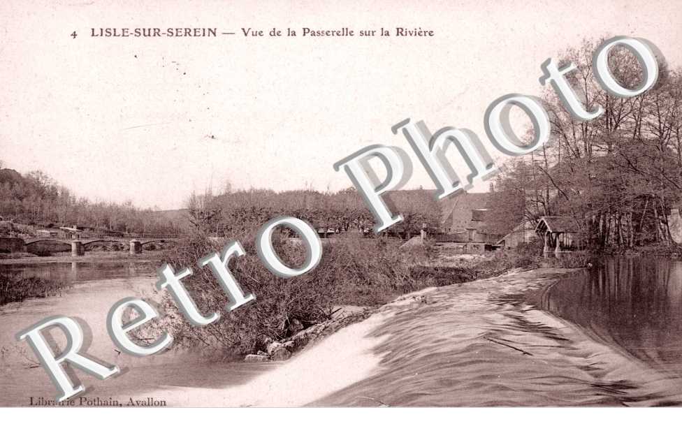 Vue de la Passerelle sur la Riviere