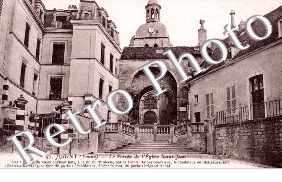 le porche de l'Eglise saint Jean