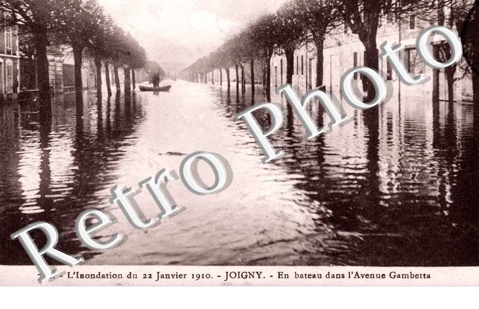 Inondations du 22 janvier 1910, en bateau dans l'Avenue Gambetta