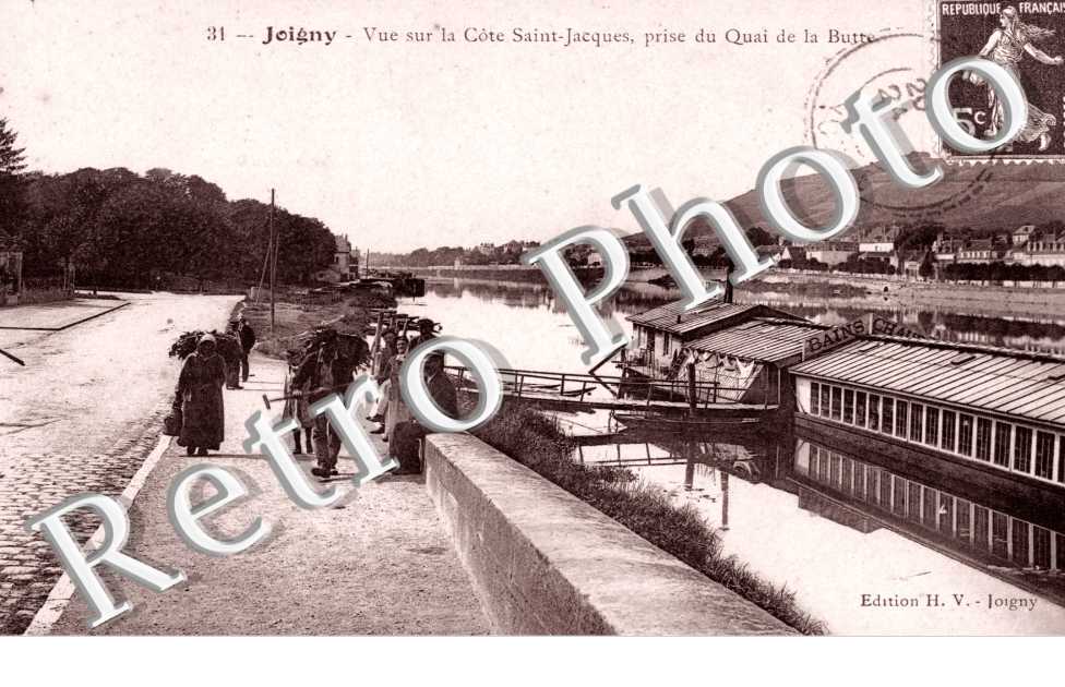 Vue sur la Cote Saint-Jacques prise du Quai de la Butte