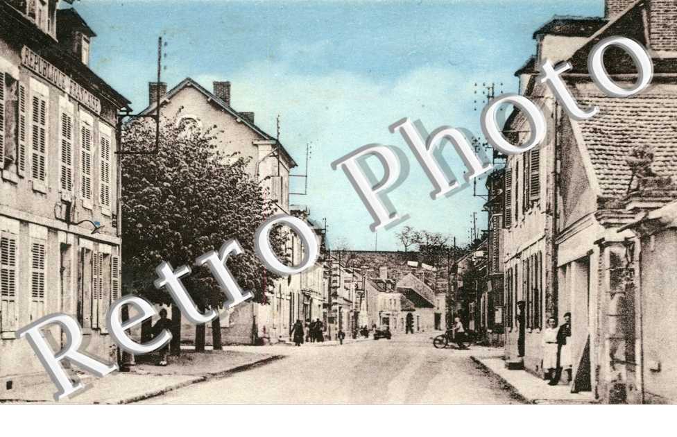 mairie et cafe de la place