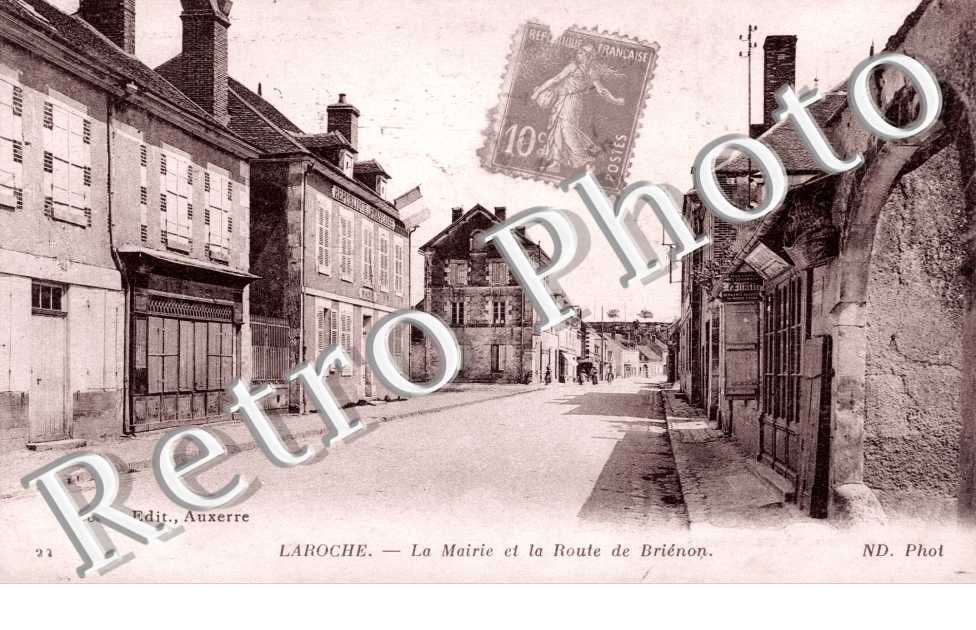 la mairie et la route de Brienon