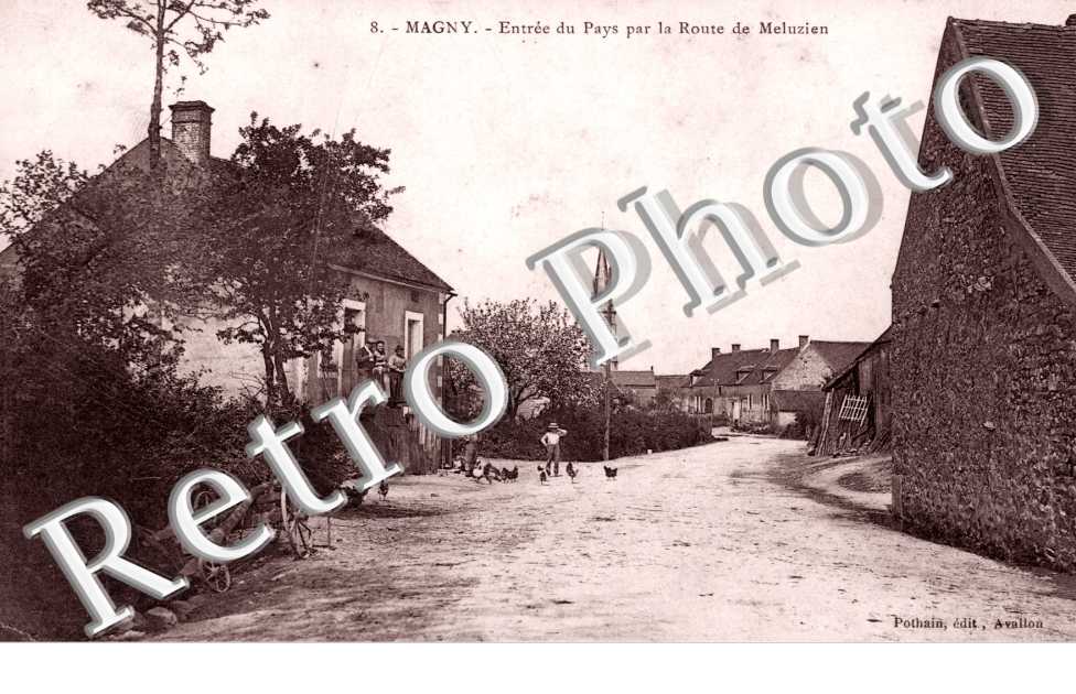 Entree du Pays par la Route de Meluzien