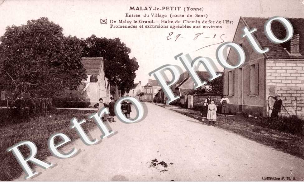 Entree du Village, De Malay-le-Grand, Halte du Chemin de  Fer de l'Est