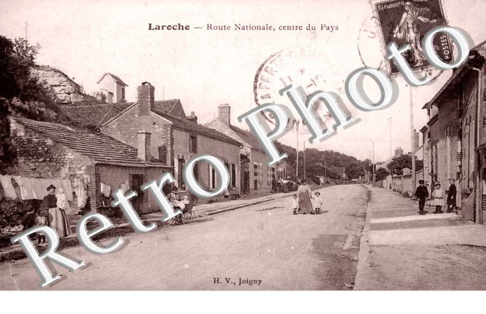 Laroche, Route Nationale, Centre du Pays