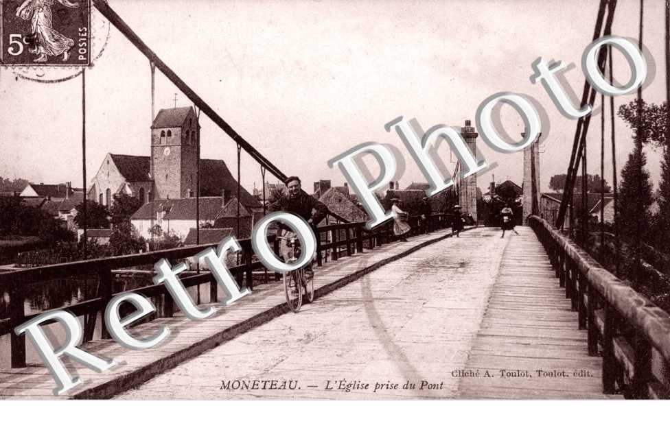l' eglise prise du pont