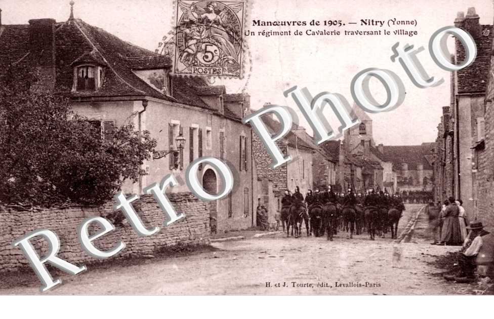Manoeuvres de 1905, Une Regiment de Cavalerie traversant le Village