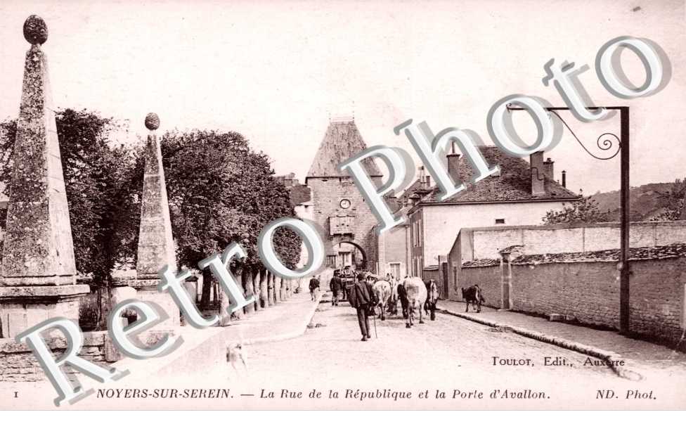 la Rue de la Republique et la Porte d'Avallon