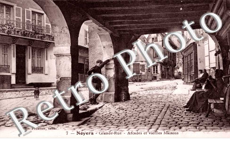 Grande Rue, Arcades et Vieilles Maisons