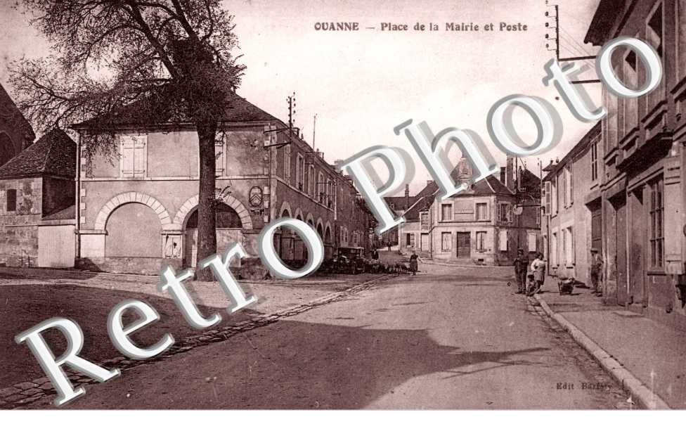 la Place de la Mairie et la Poste