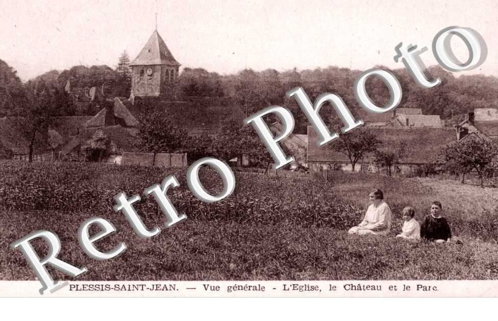 Vue Generale, l'Eglise, le Chateau et le Parc
