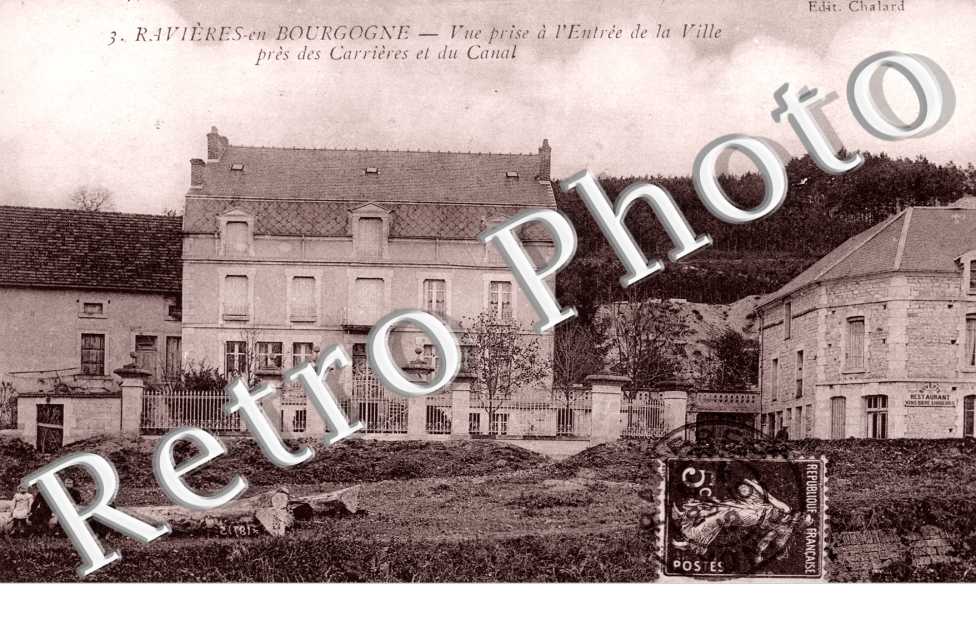 Vue prise a l'Entree de la Ville pres des Carrieres et du Canal