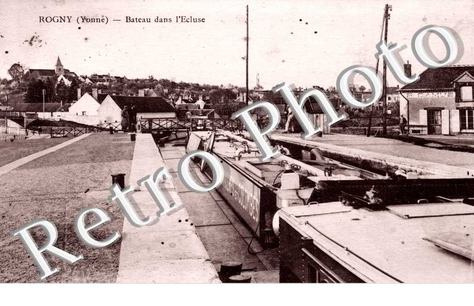 bateau dans l' ecluse