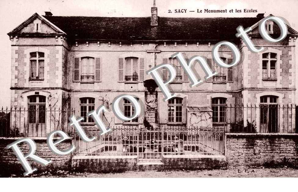 le Monument et les Ecoles