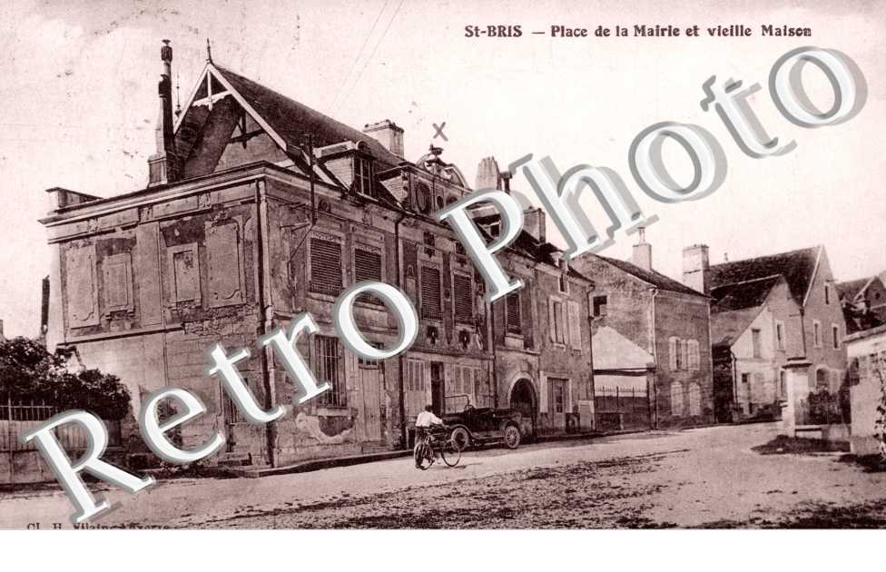 place de la mairie et vielille Maison