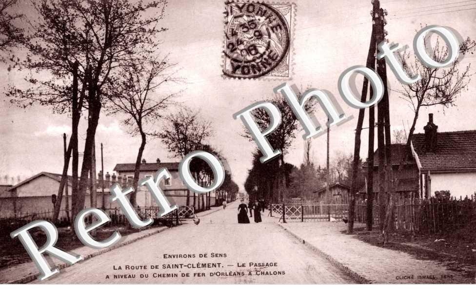 la Route de Saint-Clement, le Passage a Niveau du Chemin de Fer d'Orleans a Chalons