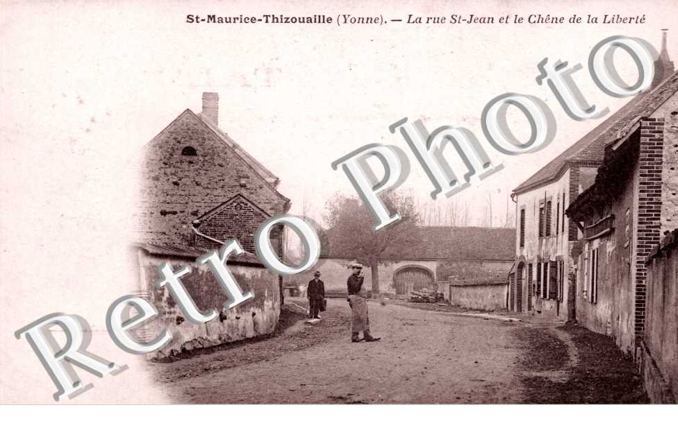 La rue Saint-Jean et le chene de la liberte