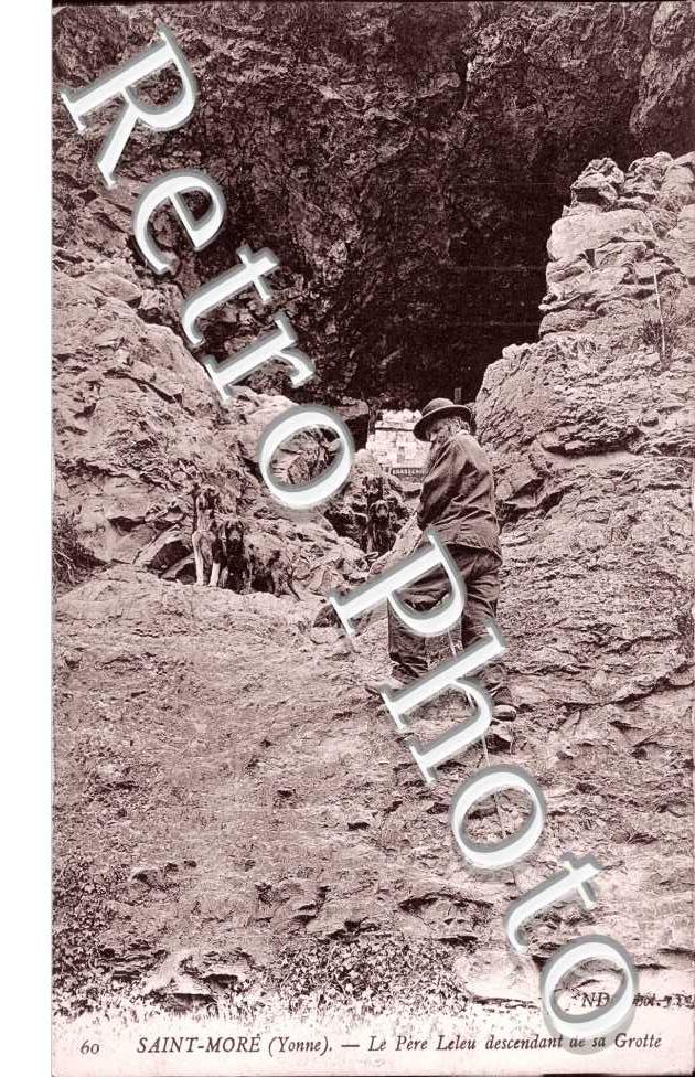 Le père descendant de sa grotte