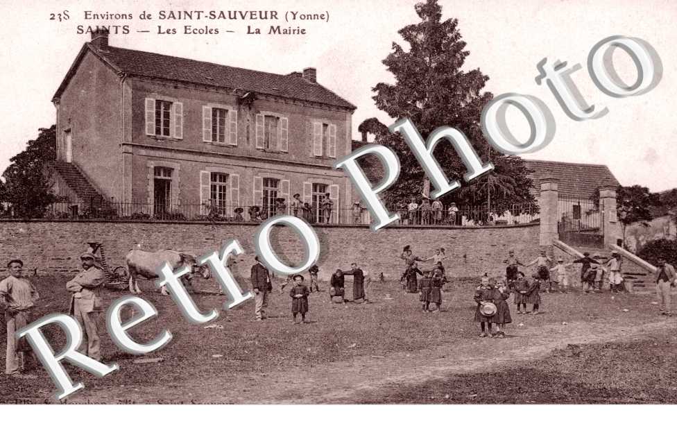 les Ecoles, la Mairie