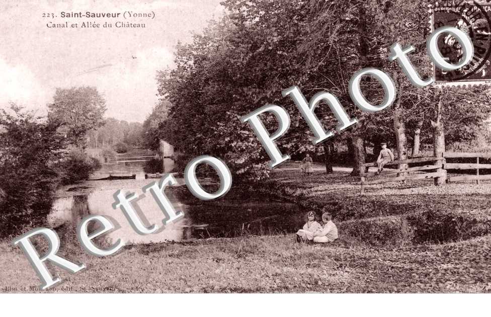 Canal et Allee du Chateau