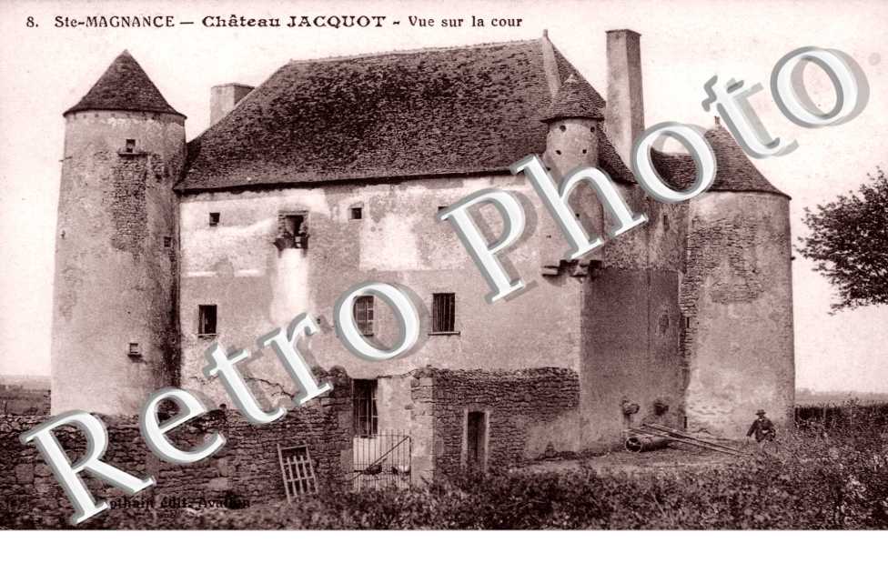 Chateau Jacquot, Vue sur la Cour