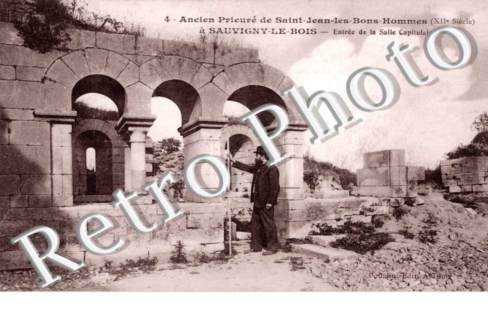 Ancien Prieuré de Saint-Jean-les-Bons-Hommes, Entrée de la Salle Capitulaire