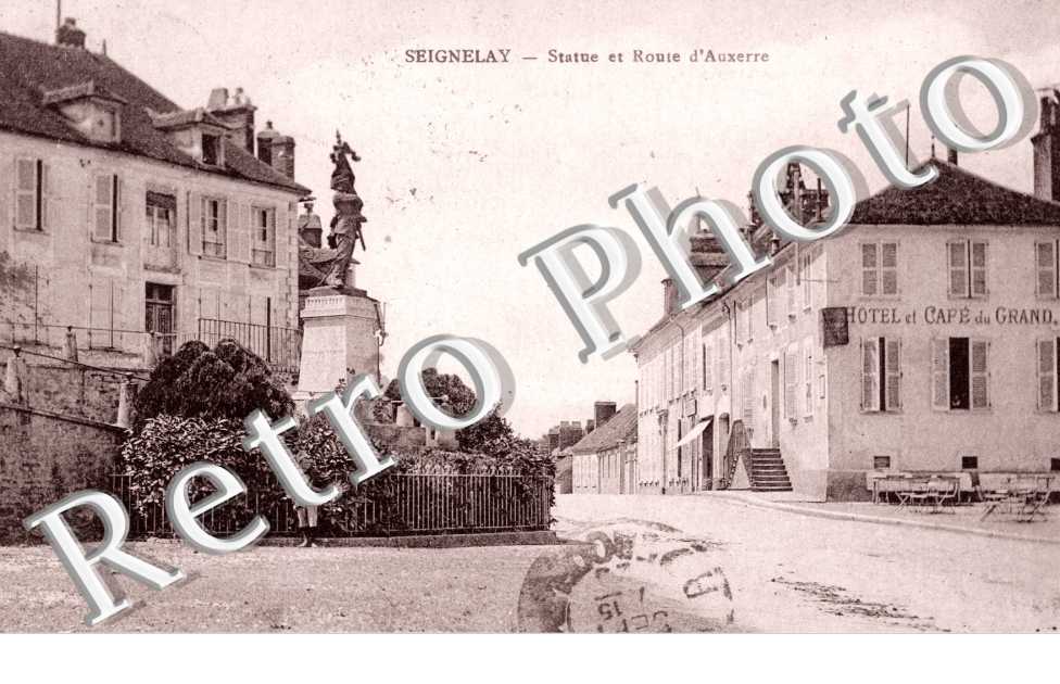 Statue et Route d'Auxerre