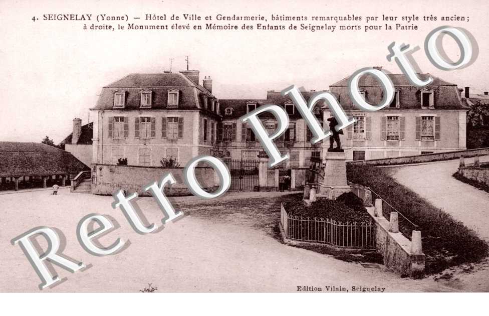 Hotel de Ville  et Gendarmerie