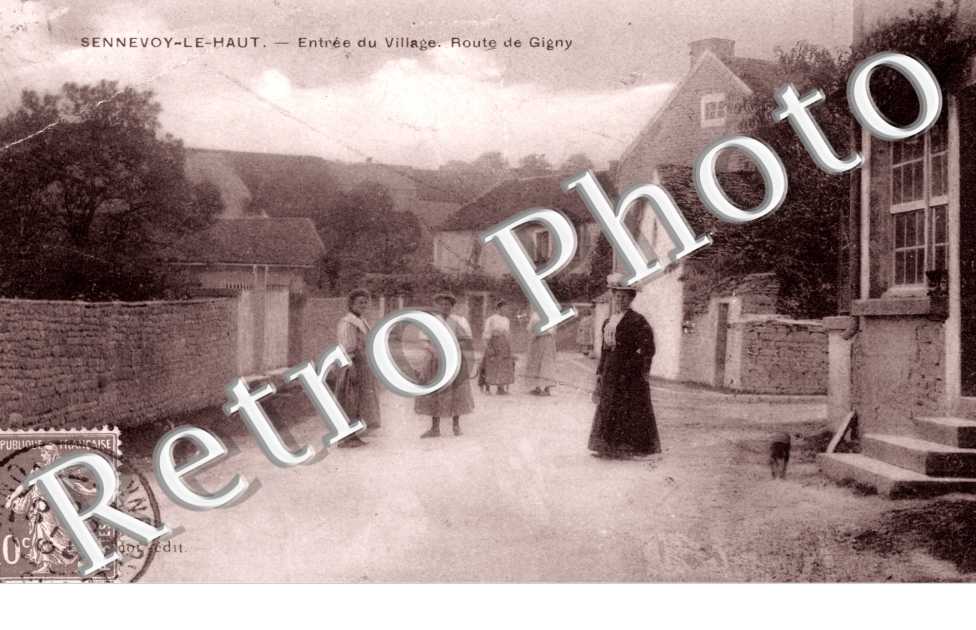 Entree du Village, Route de Gigny