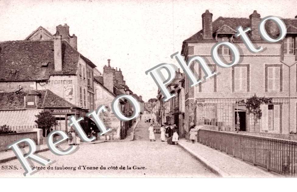 l'Entree du Faubourg d'Yonne du Cote de la Gare