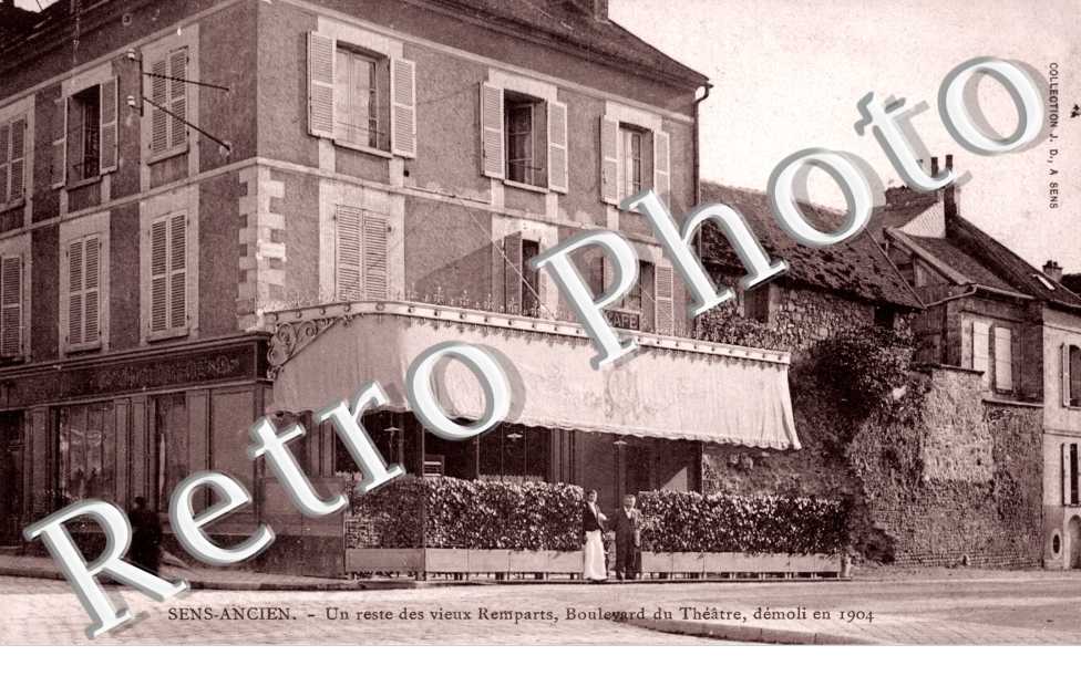 Un Reste des Vieux Remparts, Boulevard du Theatre demoli en 1904