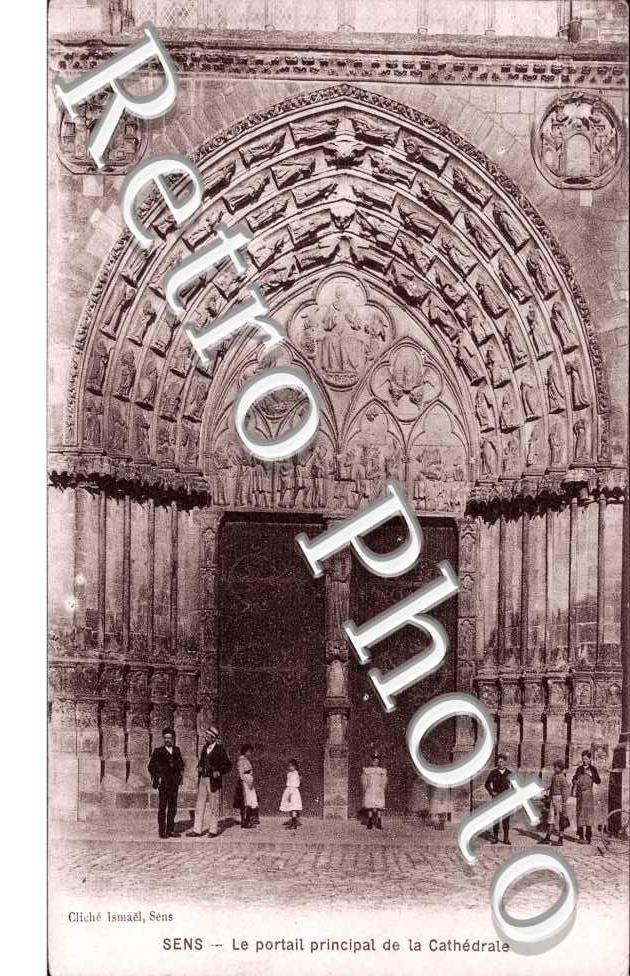 le portail principale de la cathedrale