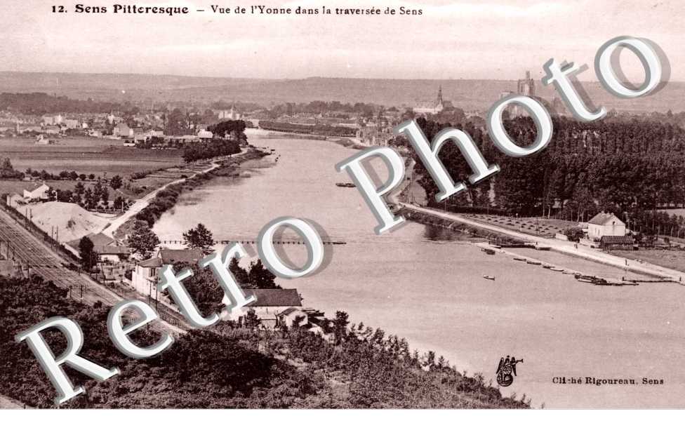Vue de l'Yonne dans la traversee de Sens