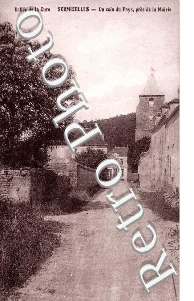 vallee de la Cure, un coin du pays, pres de la mairie
