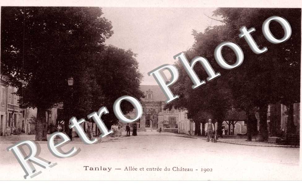 l'Allee et l'Entree du Chateau, 1902