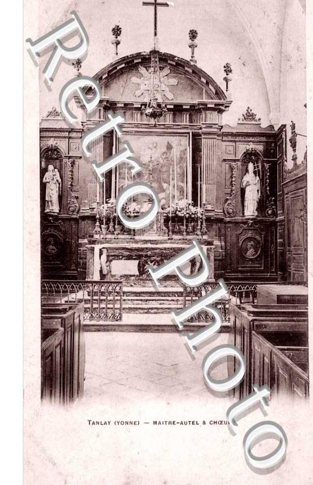 Interieur de l'eglise, autel