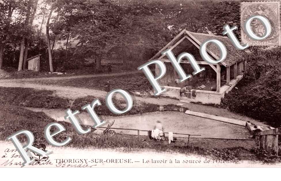 le Lavoir a la Source de l'Oreuse