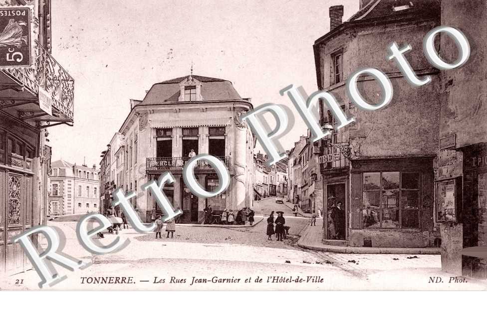 les Rues Jean Garnier et de l'Hotel-de-Ville