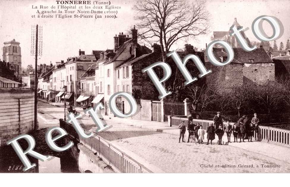 Rue de l'Hopital et les deux Eglises
